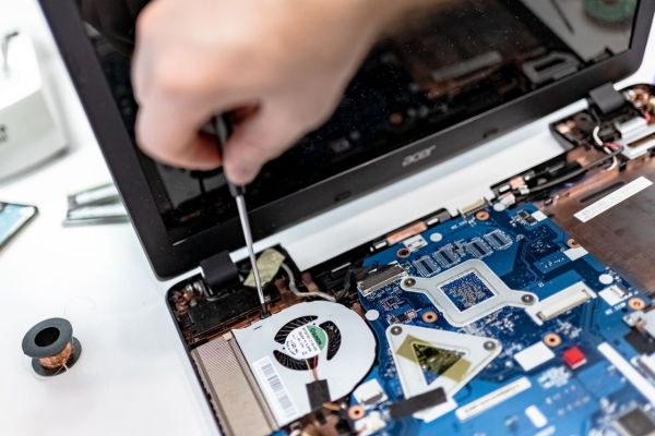 Dépannage informatique à Montpellier : le guide pour régler efficacement chaque problème