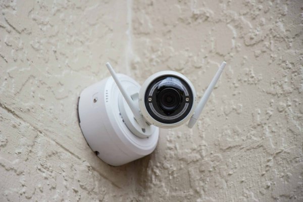 Quels sont les meilleurs réglages pour le mode nuit du Google Nest Cam (intérieur, filaire) pour surveiller votre maison ?